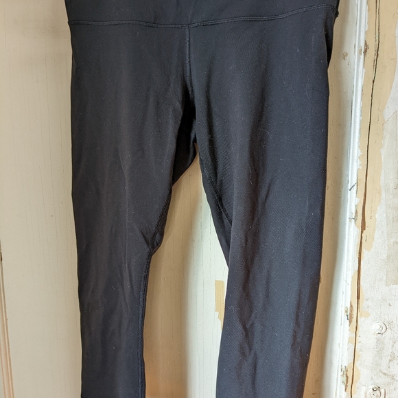 Lululemon crops VGUC - Picture 4 of 5